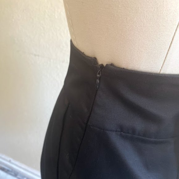 Club Monaco Bubble Cuffed Mini Skirt - Picture 2 of 6